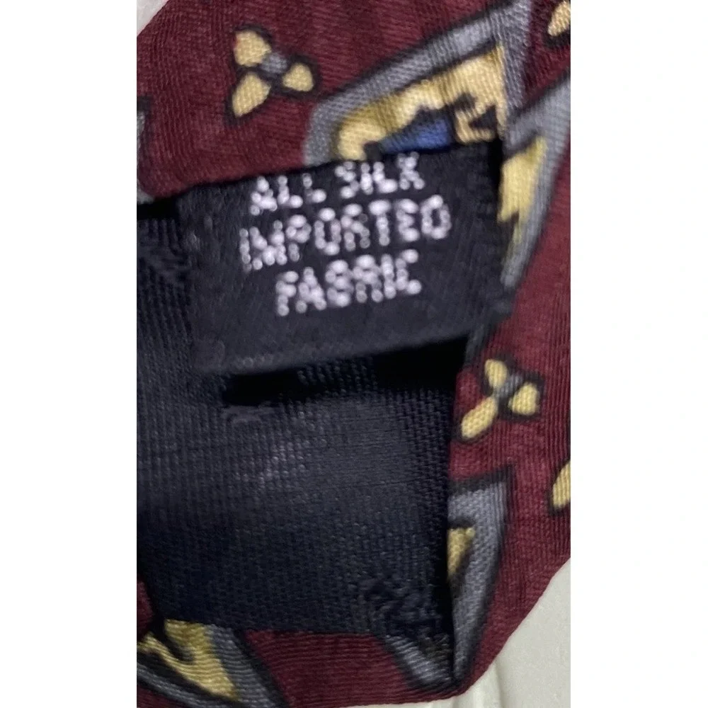 KENNETH COLE MENS TIE‎ RED W/BEIGE & BLUE 100% Silk 58
